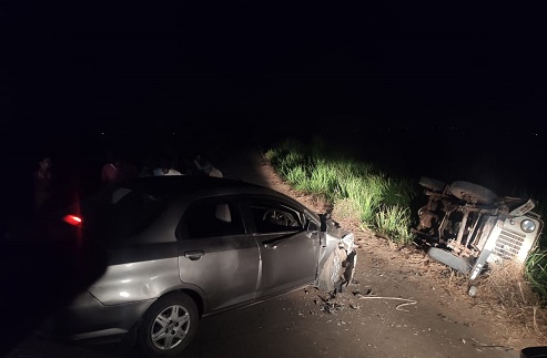 Jeep-Honda City collides head-on, injuring five | जीप -होंडासिटीत समोरासमोर धडक, पाच जण जखमी, गाडीमध्ये जिलेटीनच्या तीन कांड्या Jeep-Honda City collides head-on, injuring five | जीप -होंडासिटीत समोरासमोर धडक, पाच जण जखमी, गाडीमध्ये जिलेटीनच्या तीन कांड्या