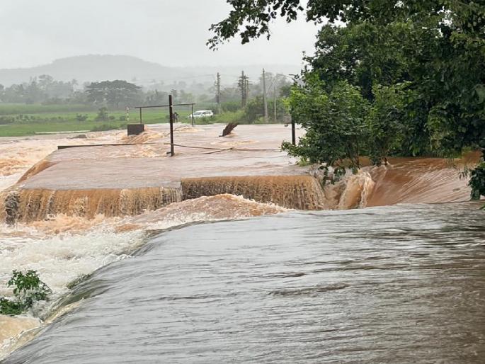 Savarde Rain in Sangli: मांगले–सावर्डे बंधाऱ्याला जोडणारा रस्ता गेला वाहून ...