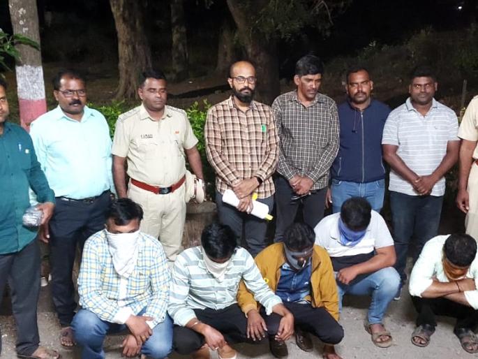 whale smuggling gang jailed | व्हेल माशाच्या उलटीची तस्करी करणारी टोळी जेरबंद whale smuggling gang jailed | व्हेल माशाच्या उलटीची तस्करी करणारी टोळी जेरबंद