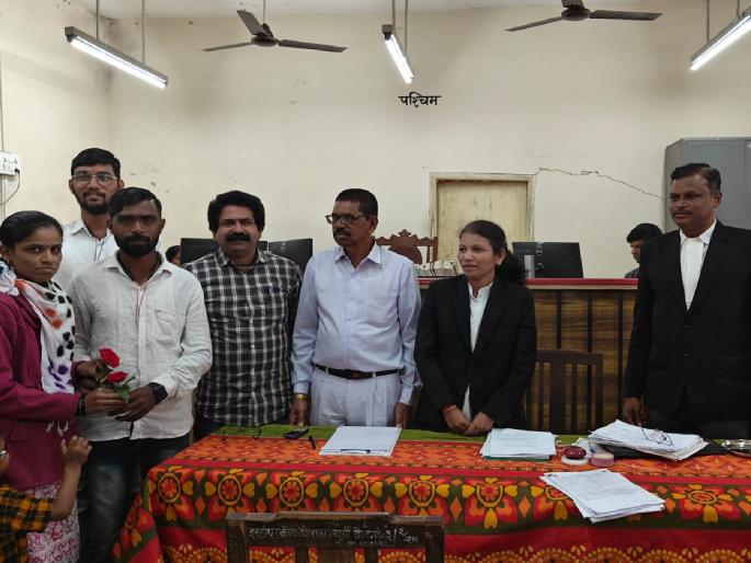 The broken world stood again in the people's court in sangli | Sangli: मोडणारा संसार पुन्हा लोकअदालतीत उभा राहिला, मुलांना पुन्हा मिळाली आई-वडिलांची छत्र छाया The broken world stood again in the people's court in sangli | Sangli: मोडणारा संसार पुन्हा लोकअदालतीत उभा राहिला, मुलांना पुन्हा मिळाली आई-वडिलांची छत्र छाया