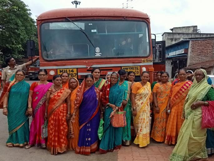 Argument between driver-officers Inconvenience of the devotees who went for the darshan of Akara Maruti Type in Shirala Agar | Sangli: चालक-अधिकाऱ्यांत वाद टोकाला, खोळंबा अकरा मारुतीच्या दर्शनाला; शिराळा आगारातील प्रकार  Argument between driver-officers Inconvenience of the devotees who went for the darshan of Akara Maruti Type in Shirala Agar | Sangli: चालक-अधिकाऱ्यांत वाद टोकाला, खोळंबा अकरा मारुतीच्या दर्शनाला; शिराळा आगारातील प्रकार
