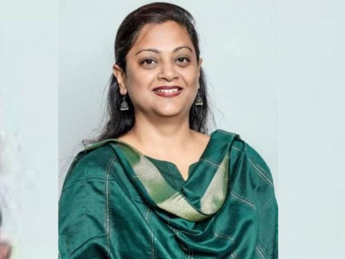 Unidentified persons pelted stones at Shirdi's Vanchit candidate Utkarsha Roopwate's car | शिर्डीच्या वंचितच्या उमेदवार उत्कर्षा रूपवते यांच्या गाडीवर अज्ञात इसमांकडून दगडफेक Unidentified persons pelted stones at Shirdi's Vanchit candidate Utkarsha Roopwate's car | शिर्डीच्या वंचितच्या उमेदवार उत्कर्षा रूपवते यांच्या गाडीवर अज्ञात इसमांकडून दगडफेक