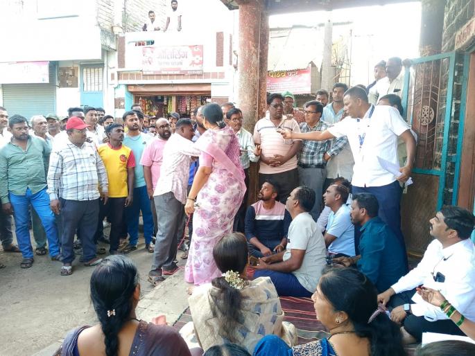 If you sell liquor charge it on Satbara Resolution in Shirdhon Gram Sabha in Kolhapur district | दारू विकल्यास सातबाऱ्यावर बोजा, मालमत्ता सील करणार; कोल्हापूर जिल्ह्यातील कोणत्या ग्रामपंचायतीने केला ठराव.. वाचा If you sell liquor charge it on Satbara Resolution in Shirdhon Gram Sabha in Kolhapur district | दारू विकल्यास सातबाऱ्यावर बोजा, मालमत्ता सील करणार; कोल्हापूर जिल्ह्यातील कोणत्या ग्रामपंचायतीने केला ठराव.. वाचा
