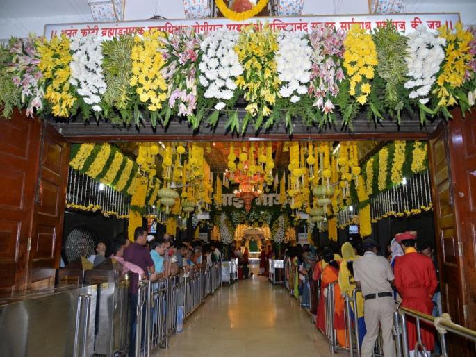 Interim ban of Shirdi Sansthan to use till Feb 4 | शिर्डी संस्थानचा निधी ४ फेब्रुवारीपर्यंत वापरण्यास खंडपीठाची अंतरिम मनाई Interim ban of Shirdi Sansthan to use till Feb 4 | शिर्डी संस्थानचा निधी ४ फेब्रुवारीपर्यंत वापरण्यास खंडपीठाची अंतरिम मनाई