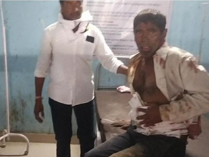 Son in law stabs his father-in-law | जावयाचा सासऱ्यावर चाकूहल्ला Son in law stabs his father-in-law | जावयाचा सासऱ्यावर चाकूहल्ला