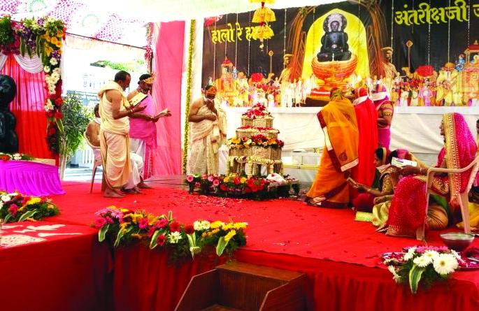 Sadhu-Sadhvi's parents all over the country! | वाशिम : शिरपुरात देशभरातील साधू-साध्वींची मांदियाळी! Sadhu-Sadhvi's parents all over the country! | वाशिम : शिरपुरात देशभरातील साधू-साध्वींची मांदियाळी!