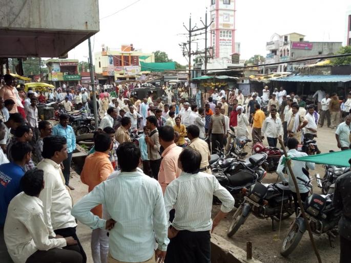 Shirpur Jain: assesment of encroachment at shirpur jain | शिरपूर जैन: अतिक्रमणातील मालमत्ता मोजणीला वेग Shirpur Jain: assesment of encroachment at shirpur jain | शिरपूर जैन: अतिक्रमणातील मालमत्ता मोजणीला वेग