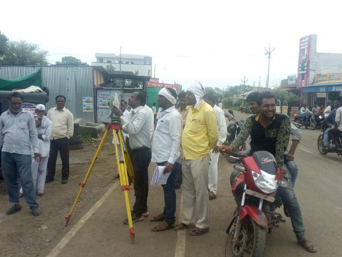 Paving the to clear encroachments of shirpur jain | प्रसिद्ध पर्यटनस्थळ शिरपूरातील अतिक्रमण हटविण्याच्या हालचाली गतीमान Paving the to clear encroachments of shirpur jain | प्रसिद्ध पर्यटनस्थळ शिरपूरातील अतिक्रमण हटविण्याच्या हालचाली गतीमान