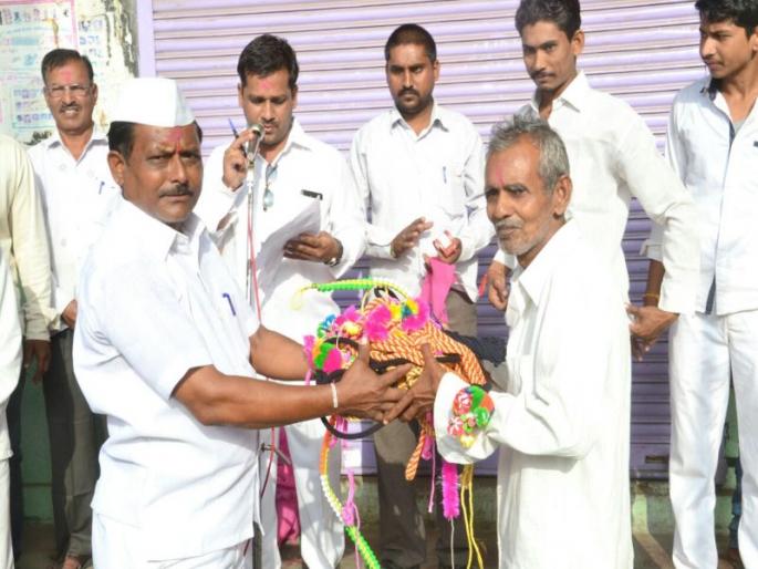 Human Rights to the People's Party | हटकर समाज मंडळाची बळीराजाप्रती माणुसकी Human Rights to the People's Party | हटकर समाज मंडळाची बळीराजाप्रती माणुसकी