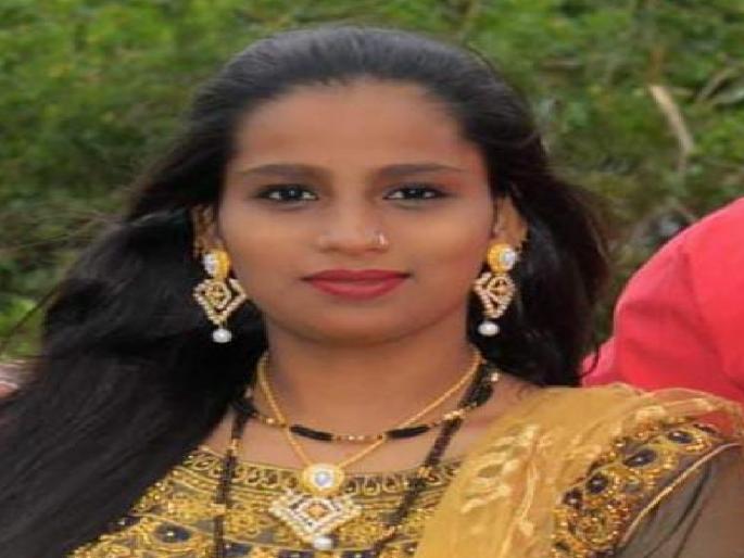 a married woman ended her life by hanging herself in a saree in At Shirwal satara Case filed against husband, mother-in-law, husband's friend | शिरवळ येथे विवाहितेने घरातच साडीने गळफास घेत संपवले जीवन; पती, सासू, पतीच्या मित्रावर गुन्हा दाखल a married woman ended her life by hanging herself in a saree in At Shirwal satara Case filed against husband, mother-in-law, husband's friend | शिरवळ येथे विवाहितेने घरातच साडीने गळफास घेत संपवले जीवन; पती, सासू, पतीच्या मित्रावर गुन्हा दाखल
