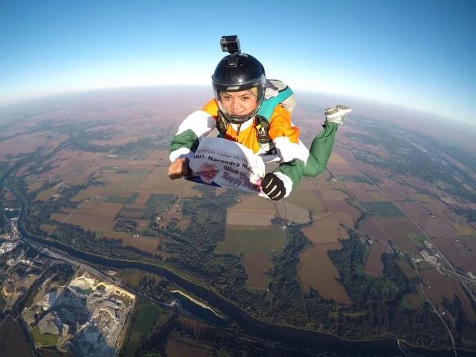 Happy Birthday Narendra Modi: Shital Mahajan jumped from 13 thousand feet for wishing birthday to PM narendra Modi | Happy Birthday Narendra Modi : मराठमोळ्या शितल महाजनची 13 हजार फुटावरून उडी Happy Birthday Narendra Modi: Shital Mahajan jumped from 13 thousand feet for wishing birthday to PM narendra Modi | Happy Birthday Narendra Modi : मराठमोळ्या शितल महाजनची 13 हजार फुटावरून उडी