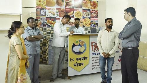 Dr. of the planned ShivBhojnalaya Survey done by Abhijit Choudhary | नियोजित शिवभोजन केंद्राची डॉ. अभिजीत चौधरी यांनी केली पहाणी Dr. of the planned ShivBhojnalaya Survey done by Abhijit Choudhary | नियोजित शिवभोजन केंद्राची डॉ. अभिजीत चौधरी यांनी केली पहाणी