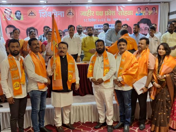 big blow to thackeray group in navi mumbai district vice chief along with city chief join shinde group | नवी मुंबईत शिवसेना उबाठा गटाला खिंडार; शहरप्रमुखासह उपजिल्हा प्रमुख शिवसेनेत big blow to thackeray group in navi mumbai district vice chief along with city chief join shinde group | नवी मुंबईत शिवसेना उबाठा गटाला खिंडार; शहरप्रमुखासह उपजिल्हा प्रमुख शिवसेनेत