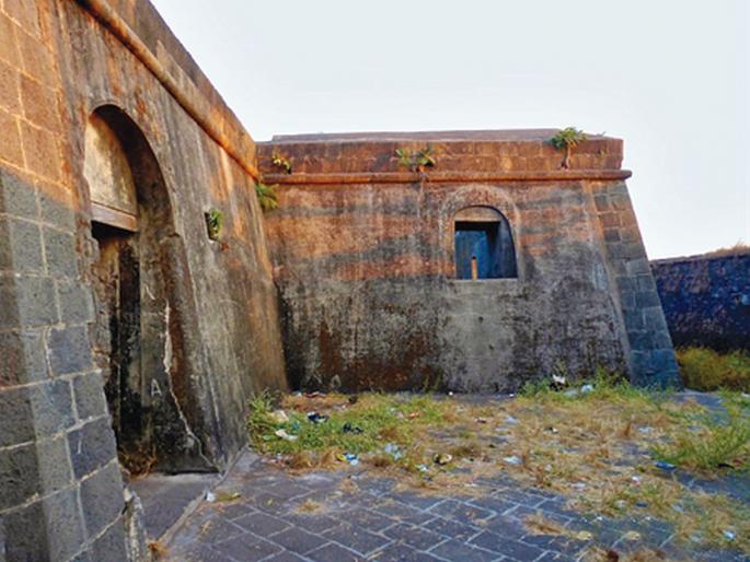 Emphasis on the beauty of Shivadi fort | शिवडी किल्ल्याच्या सौंदर्यात पडणार भर Emphasis on the beauty of Shivadi fort | शिवडी किल्ल्याच्या सौंदर्यात पडणार भर