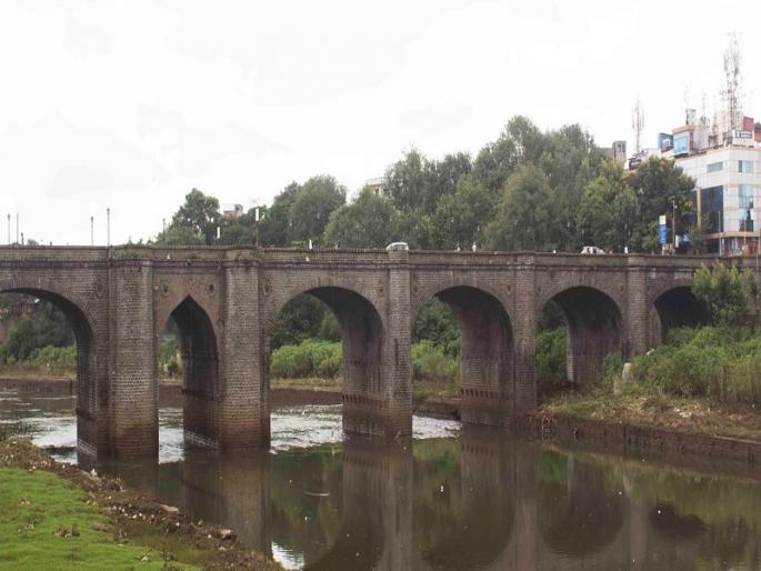 two-wheeler rider was killed after a truck collided with him on Shivaji bridge | पुणे शहरात शिवाजी पुलावर ट्रकच्या धडकेने दुचाकीस्वार ठार two-wheeler rider was killed after a truck collided with him on Shivaji bridge | पुणे शहरात शिवाजी पुलावर ट्रकच्या धडकेने दुचाकीस्वार ठार