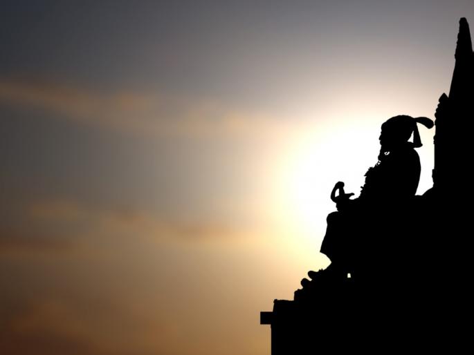 Chhatrapati Shivaji Maharaj's only temple is located on the Sindhudurg fort in Malvan | शिवजयंती : या किल्ल्यावर आहे छत्रपती शिवाजी महाराजांचे एकमेव मंदिर, नियमित होते पूजा आर्चा Chhatrapati Shivaji Maharaj's only temple is located on the Sindhudurg fort in Malvan | शिवजयंती : या किल्ल्यावर आहे छत्रपती शिवाजी महाराजांचे एकमेव मंदिर, नियमित होते पूजा आर्चा