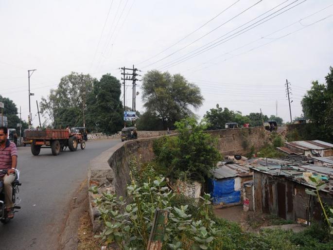 The government will provide 50 percent funds for the construction of Shivajinagar, Piprala and Aasoda railway bridge in Jalgaon | जळगावातील शिवाजीनगर, पिंप्राळा व असोदा रेल्वे उड्डाणपूल उभारण्यासाठी शासन ५० टक्के निधी देणार