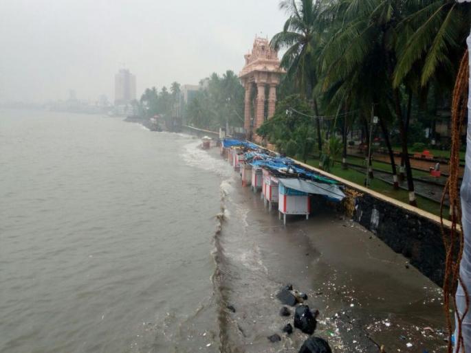 okhi cyclone hits mumbai | Live: ओखी चक्रीवादळ तडाखा : मुंबईसह उपनगरात पाऊस सुरू, किनारपट्टी परिसरात सतर्कतेचा इशारा okhi cyclone hits mumbai | Live: ओखी चक्रीवादळ तडाखा : मुंबईसह उपनगरात पाऊस सुरू, किनारपट्टी परिसरात सतर्कतेचा इशारा