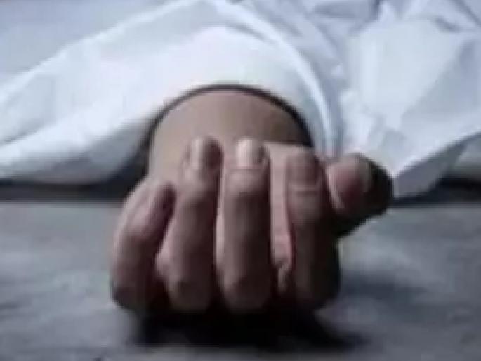 Suicide of father with mentally retarded son; Sensational incident in Kolhapur | वयोमानाने जगणे असह्य, दिव्यांग मुलासह वडिलांची आत्महत्या; कोल्हापुरातील खळबळजनक घटना Suicide of father with mentally retarded son; Sensational incident in Kolhapur | वयोमानाने जगणे असह्य, दिव्यांग मुलासह वडिलांची आत्महत्या; कोल्हापुरातील खळबळजनक घटना