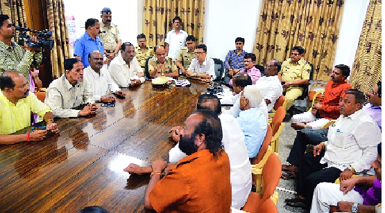 Shivaji Pulake's 'work order' to be issued on Monday: District Collector's report | शिवाजी पुलाची सोमवारी ‘वर्कआॅर्डर’ निघणार जिल्हाधिकाऱ्यांची सूचना : विधी विभागाच्या अहवालानंतर कामास येणार गती Shivaji Pulake's 'work order' to be issued on Monday: District Collector's report | शिवाजी पुलाची सोमवारी ‘वर्कआॅर्डर’ निघणार जिल्हाधिकाऱ्यांची सूचना : विधी विभागाच्या अहवालानंतर कामास येणार गती