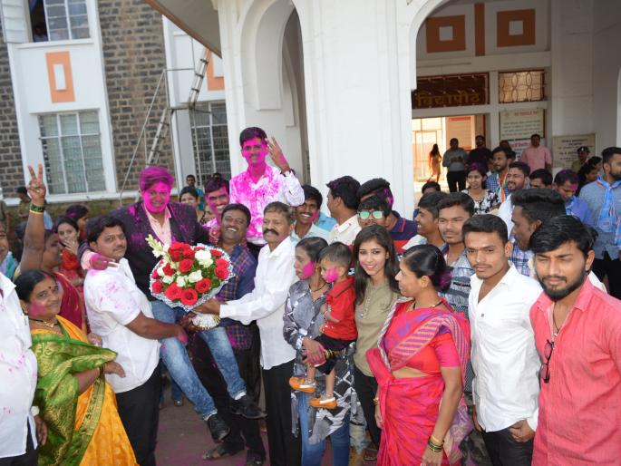 Kishori Pesare as Chairman of Shivaji University Student Board, Amit Bhise as the Secretary | कोल्हापूर : शिवाजी विद्यापीठ विद्यार्थी मंडळाच्या अध्यक्षपदी किशोरी पसारे, सचिवपदी अमित भिसे Kishori Pesare as Chairman of Shivaji University Student Board, Amit Bhise as the Secretary | कोल्हापूर : शिवाजी विद्यापीठ विद्यार्थी मंडळाच्या अध्यक्षपदी किशोरी पसारे, सचिवपदी अमित भिसे