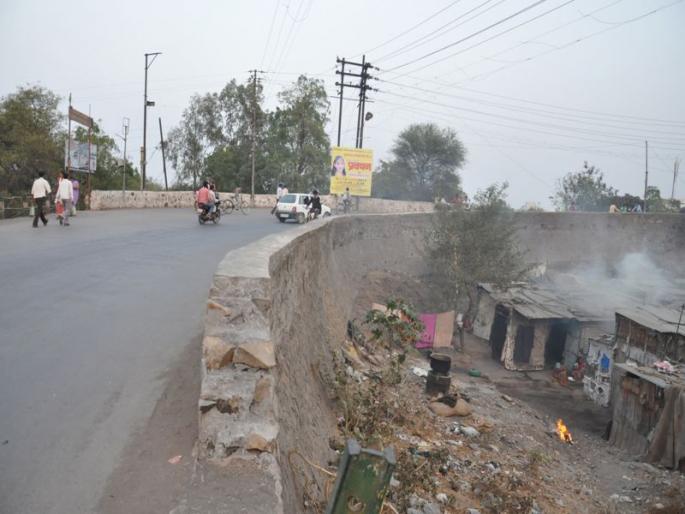 Shivajinagar Railway Bridge in Jalgaon will be closed from 1 March | जळगावातील शिवाजीनगर रेल्वे उड्डाणपूल १ मार्चपासून बंद होणार Shivajinagar Railway Bridge in Jalgaon will be closed from 1 March | जळगावातील शिवाजीनगर रेल्वे उड्डाणपूल १ मार्चपासून बंद होणार