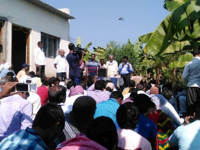 Lessons of 'Zero Budget Natural Farming' for Shikar Parade in Akot! | अकोट येथील शिवार फेरीत शेतकर्‍यांना ‘झिरो बजेट नैसर्गिक  शेती’चे धडे!