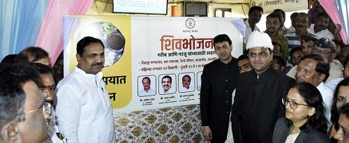 Shivbhojan Yojana launches in the district by Guardian Minister Jayant Patil | सांगली शहरात 3 ठिकाणी शिवभोजन योजनेचा शुभारंभ