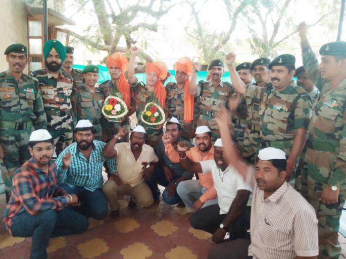 'Jaisa sahajah, the house of joy; Proud of the air force action in Solapur | ‘जैशा’स तैसे, हाऊज द जल्लोष; वायुसेनेच्या धडाकेबाज कारवाईचे सोलापुरात कौतुक  'Jaisa sahajah, the house of joy; Proud of the air force action in Solapur | ‘जैशा’स तैसे, हाऊज द जल्लोष; वायुसेनेच्या धडाकेबाज कारवाईचे सोलापुरात कौतुक