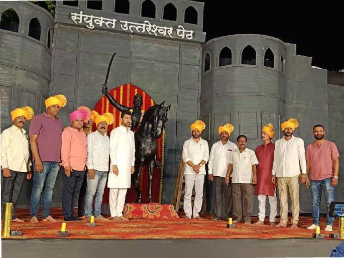 Shiv Jayanti celebrations start in Kolhapur! Spontaneous response to Shiva Rajyabhishek scene in Toraskar Chowk | कोल्हापुरात शिवजयंती उत्सवास प्रारंभ! तोरस्कर चौकातील शिवराज्याभिषेक देखाव्याला उत्स्फूर्त प्रतिसाद Shiv Jayanti celebrations start in Kolhapur! Spontaneous response to Shiva Rajyabhishek scene in Toraskar Chowk | कोल्हापुरात शिवजयंती उत्सवास प्रारंभ! तोरस्कर चौकातील शिवराज्याभिषेक देखाव्याला उत्स्फूर्त प्रतिसाद