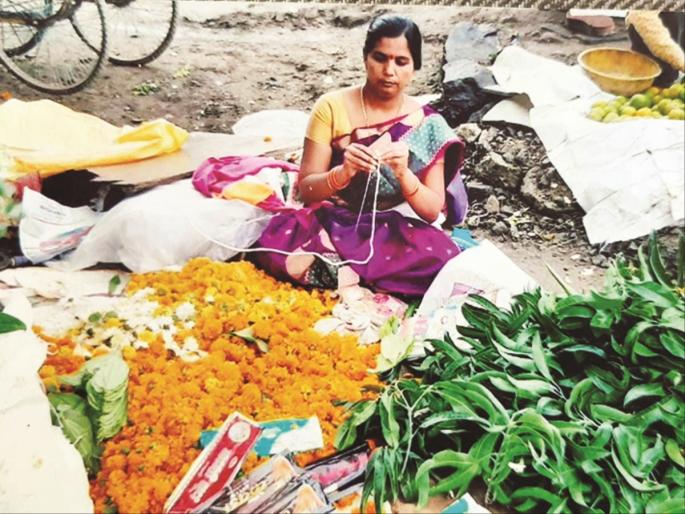 'Bhingri' at the feet by taking care of the family car; 100 Rs assets rises business | कौटुंबिक गाडा सांभाळून पायाला ‘भिंगरी’; १०० रुपयांच्या अगरबत्त्यामधून दरवळला गृहउद्योग 'Bhingri' at the feet by taking care of the family car; 100 Rs assets rises business | कौटुंबिक गाडा सांभाळून पायाला ‘भिंगरी’; १०० रुपयांच्या अगरबत्त्यामधून दरवळला गृहउद्योग