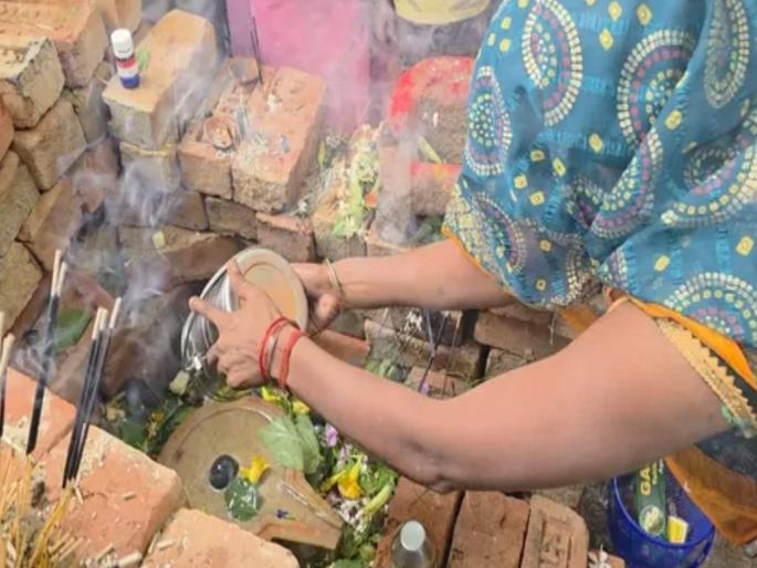 Muslim family in Uttar Pradesh donated part of its land for the construction of a temple | मुस्लिम कुटुंबाच्या जमिनीत सापडले 'शिवलिंग'; कुटुंबाने मंदिरासाठी जमीन दान केली Muslim family in Uttar Pradesh donated part of its land for the construction of a temple | मुस्लिम कुटुंबाच्या जमिनीत सापडले 'शिवलिंग'; कुटुंबाने मंदिरासाठी जमीन दान केली