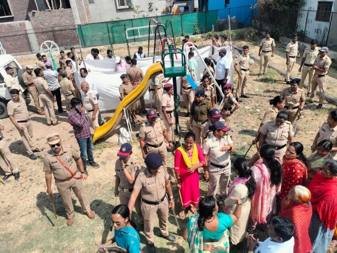 Confusion after installation of Shivling in the open space of Sangli Municipal Corporation | सांगलीत खुल्या भूखंडावर शिवलिंग बसवले, स्थानिकांचे कृत्य; मंदिर बांधण्याची मागणी Confusion after installation of Shivling in the open space of Sangli Municipal Corporation | सांगलीत खुल्या भूखंडावर शिवलिंग बसवले, स्थानिकांचे कृत्य; मंदिर बांधण्याची मागणी