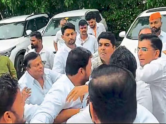 Dispute at Eknath Shinde Shiv Sena meeting, fight between Ahilyanagar office bearers in Nashik | शिव्यांची लाखोली, एकमेकांची कॉलर पकडली...; शिंदेसेनेच्या बैठकीत जोरदार राडा, पोलिसांची धावपळ Dispute at Eknath Shinde Shiv Sena meeting, fight between Ahilyanagar office bearers in Nashik | शिव्यांची लाखोली, एकमेकांची कॉलर पकडली...; शिंदेसेनेच्या बैठकीत जोरदार राडा, पोलिसांची धावपळ
