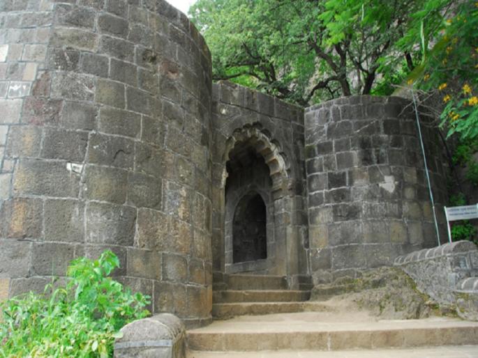 Grandmothers and ex-MPs, MLAs left out; 12 including Praveen Darekar | महादुर्ग महोत्सवाच्या समितीतून आजी-माजी खासदार, आमदारांना डावलले Grandmothers and ex-MPs, MLAs left out; 12 including Praveen Darekar | महादुर्ग महोत्सवाच्या समितीतून आजी-माजी खासदार, आमदारांना डावलले