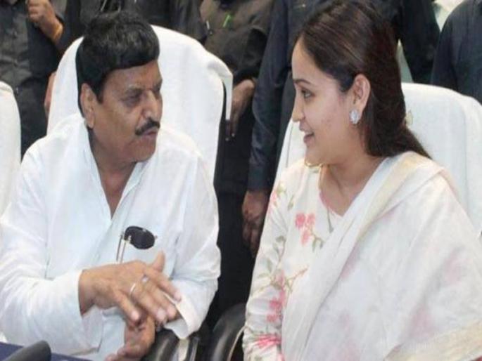 Rift in Mulayam Singh's family, Aparna Yadav shared stage with shivpal Yadav | मुलायम सिंहांच्या कुटुंबात पुन्हा फूट, धाकटी सून काका शिवपाल यांच्या गटात Rift in Mulayam Singh's family, Aparna Yadav shared stage with shivpal Yadav | मुलायम सिंहांच्या कुटुंबात पुन्हा फूट, धाकटी सून काका शिवपाल यांच्या गटात
