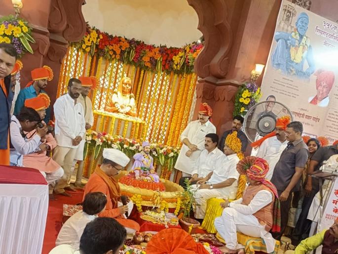 shivrajyabhishek sohala shivaji Maharajas ran the kingdom of peoples need to take their example Sharad Pawar | शिवाजी महाराजांनी रयतेच्या नावाने राज्य चालवले, त्यांचा आर्दश घेण्याची गरज : शरद पवार shivrajyabhishek sohala shivaji Maharajas ran the kingdom of peoples need to take their example Sharad Pawar | शिवाजी महाराजांनी रयतेच्या नावाने राज्य चालवले, त्यांचा आर्दश घेण्याची गरज : शरद पवार