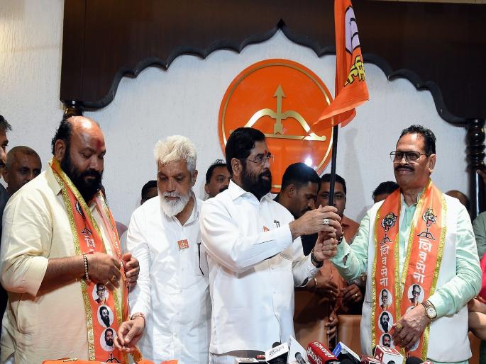 Former minister Babanrao Gholap and former MLA Sanjay Pawar joined CM Eknath Shinde Shiv Sena | माजी मंत्री बबनराव घोलप आणि माजी आमदार संजय पवार यांचा शिवसेनेत प्रवेश  Former minister Babanrao Gholap and former MLA Sanjay Pawar joined CM Eknath Shinde Shiv Sena | माजी मंत्री बबनराव घोलप आणि माजी आमदार संजय पवार यांचा शिवसेनेत प्रवेश