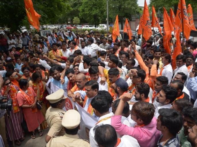 Shiv Sena attacks against 'smart city' policy | ‘स्मार्ट सिटी’ धोरणाविरुद्ध शिवसेनेचा हल्लाबोल Shiv Sena attacks against 'smart city' policy | ‘स्मार्ट सिटी’ धोरणाविरुद्ध शिवसेनेचा हल्लाबोल