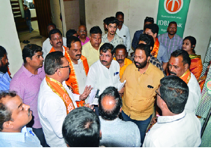 Bribery corruption | शिवसेना आक्रमक : घरफाळा भ्रष्टाचाराचा भांडाफोड ; फौजदारीची मागणी Bribery corruption | शिवसेना आक्रमक : घरफाळा भ्रष्टाचाराचा भांडाफोड ; फौजदारीची मागणी