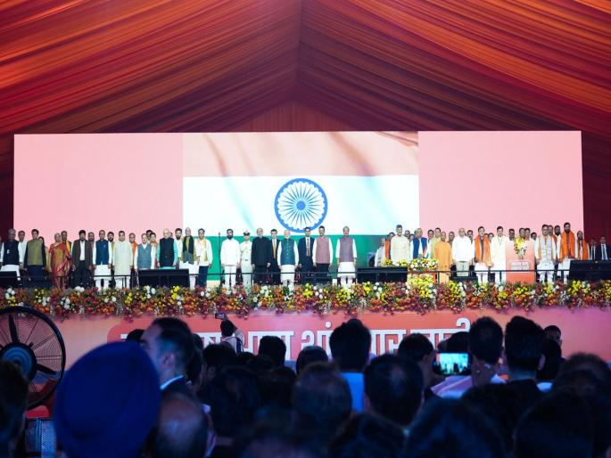 Shiv Sena upset over swearing-in ceremony Seating arrangement; Allegation of negligence, BJP, NCP leaders was on Stage | शपथविधी सोहळ्याच्या बैठक व्यवस्थेवरून शिवसेना नाराज; निष्काळजीपणा केल्याचा आरोप Shiv Sena upset over swearing-in ceremony Seating arrangement; Allegation of negligence, BJP, NCP leaders was on Stage | शपथविधी सोहळ्याच्या बैठक व्यवस्थेवरून शिवसेना नाराज; निष्काळजीपणा केल्याचा आरोप