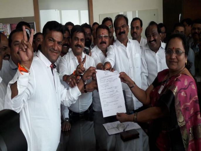 candidates file nomination in New Mumbai | नवी मुंबईत 9 नोव्हेंबरला महापौर-उपमहापौरपदाची निवडणूक, उमेदवारांचे अर्ज केले दाखल candidates file nomination in New Mumbai | नवी मुंबईत 9 नोव्हेंबरला महापौर-उपमहापौरपदाची निवडणूक, उमेदवारांचे अर्ज केले दाखल