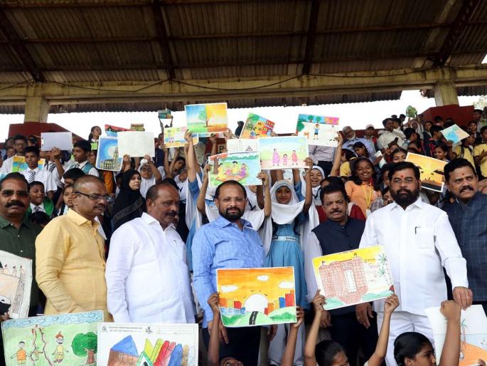The students' recordbreak rang in the crowd | विद्यार्थ्यांच्या रेकॉर्डब्रेक गर्दीत रंगली हिंदुहृदयसम्राट शिवसेनाप्रमुख बाळासाहेब ठाकरे महापौर चषक चित्रकला स्पर्धा The students' recordbreak rang in the crowd | विद्यार्थ्यांच्या रेकॉर्डब्रेक गर्दीत रंगली हिंदुहृदयसम्राट शिवसेनाप्रमुख बाळासाहेब ठाकरे महापौर चषक चित्रकला स्पर्धा