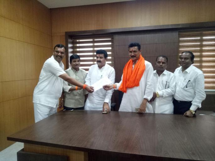 Immediately pay the compensetion - Shivsena's demand | बोंडअळी नुकसान भरपाई तात्काळ द्या ! - शिवसेनेची मागणी  Immediately pay the compensetion - Shivsena's demand | बोंडअळी नुकसान भरपाई तात्काळ द्या ! - शिवसेनेची मागणी