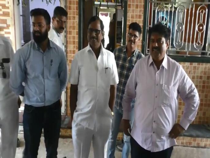 Lok Sabha Elections 2019: What does the Shiv Sena mla mind? | Video: शिवसेना आमदाराच्या मनात नेमकं चाललय तरी काय? Lok Sabha Elections 2019: What does the Shiv Sena mla mind? | Video: शिवसेना आमदाराच्या मनात नेमकं चाललय तरी काय?