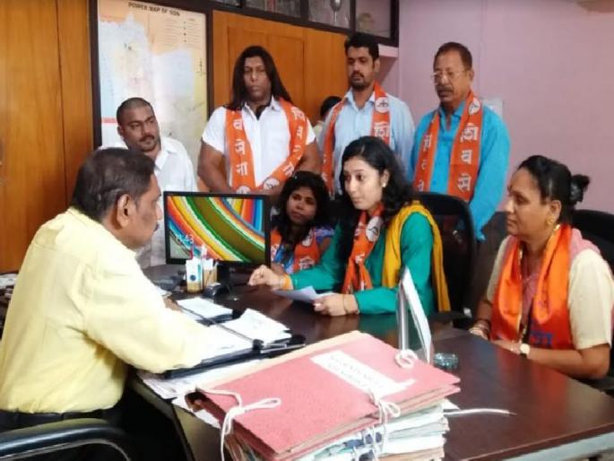 Suspend junior engineer: Shiv Sena | कनिष्ठ अभियंत्यास निलंबित करा : शिवसेना Suspend junior engineer: Shiv Sena | कनिष्ठ अभियंत्यास निलंबित करा : शिवसेना