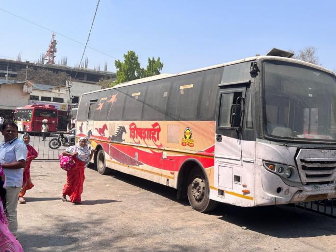 Pune swargate bus rape case Shivshahi bus doors are unsafe due to lack of maintenance | मेंटेनन्स न राखल्यामुळे शिवशाही बसचे दरवाजे असुरक्षित Pune swargate bus rape case Shivshahi bus doors are unsafe due to lack of maintenance | मेंटेनन्स न राखल्यामुळे शिवशाही बसचे दरवाजे असुरक्षित
