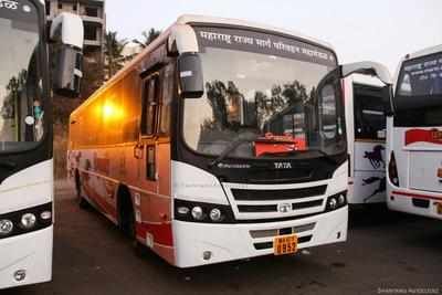10 lakh items stolen from Shivshahi bus workshop | शिवशाही बसच्या वर्कशॉपमधून १० लाखाच्या वस्तू चोरीला 10 lakh items stolen from Shivshahi bus workshop | शिवशाही बसच्या वर्कशॉपमधून १० लाखाच्या वस्तू चोरीला
