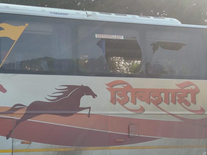 Shivshahi bus collides with girls, killed in accident, Shiroli-Sangli front | शिवशाही बसची धडक, बालिका ठार, शिरोली-सांगली फाटासमोर अपघात Shivshahi bus collides with girls, killed in accident, Shiroli-Sangli front | शिवशाही बसची धडक, बालिका ठार, शिरोली-सांगली फाटासमोर अपघात