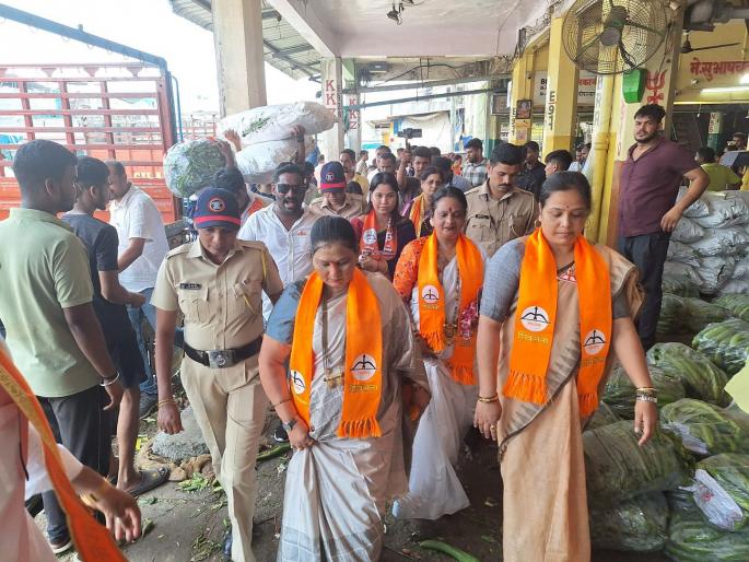 Loksabha Election - Mrs. Chief Minister is also in the campaign field to maintain the stronghold of Thane for Shivsena | ठाणेचा गड राखण्यासाठी मिसेस मुख्यमंत्रीही प्रचाराच्या मैदानात Loksabha Election - Mrs. Chief Minister is also in the campaign field to maintain the stronghold of Thane for Shivsena | ठाणेचा गड राखण्यासाठी मिसेस मुख्यमंत्रीही प्रचाराच्या मैदानात